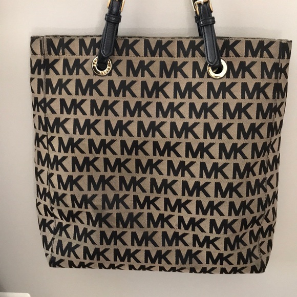 Michael Kors monogram bag - Picture 1 of 5